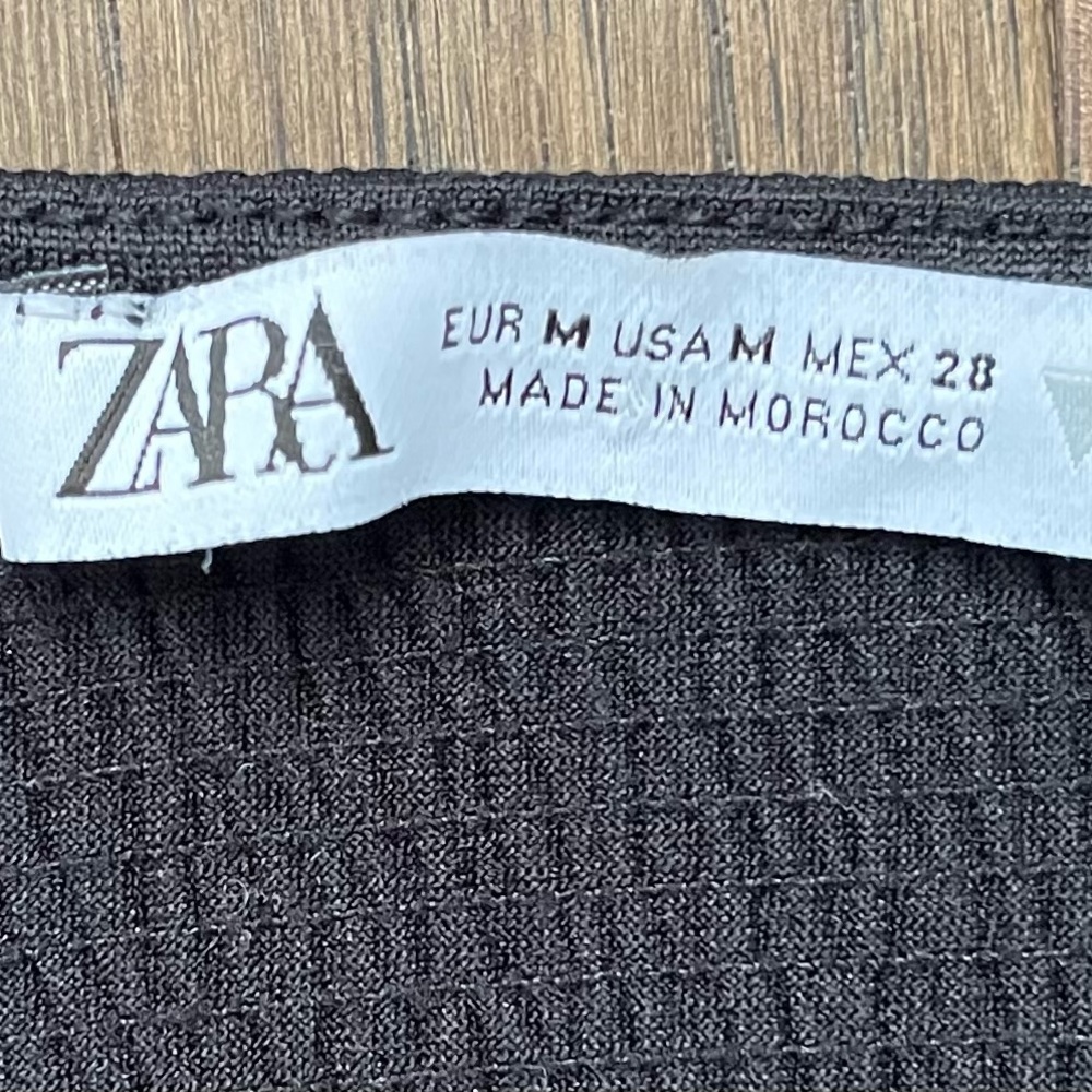 ZARA- Black Textured Smocked V-Neck Crop Top - M - Picture 8 of 8